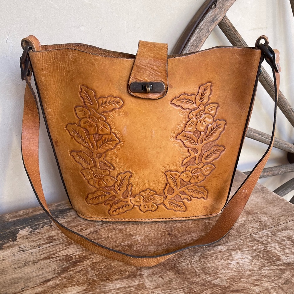 HAND TOOLED LEATHER BAG Beautiful Tan Vtg Western Boho Floral Pocket USA Nice!